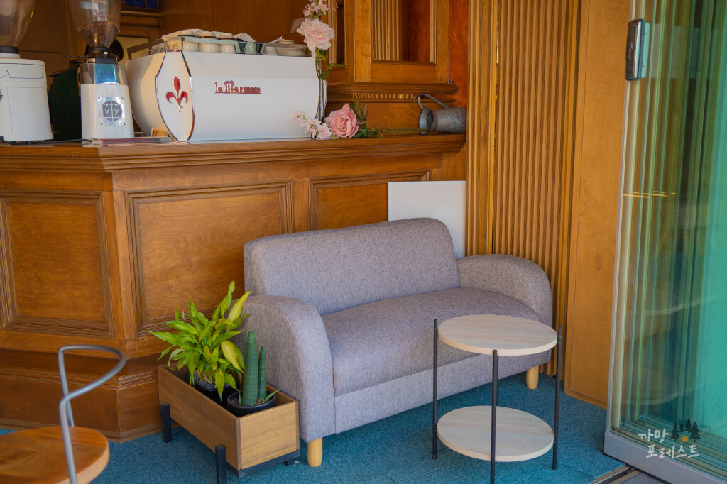 제주 자키커피 매장 내부