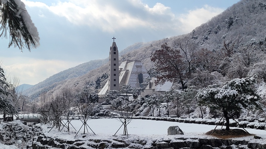 미리내성지 설경 사진