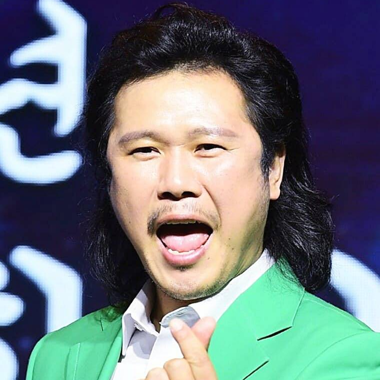 가수-육중완
