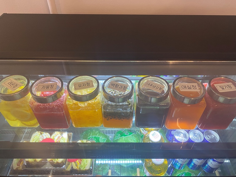 커피미-다양한-수제청-진열