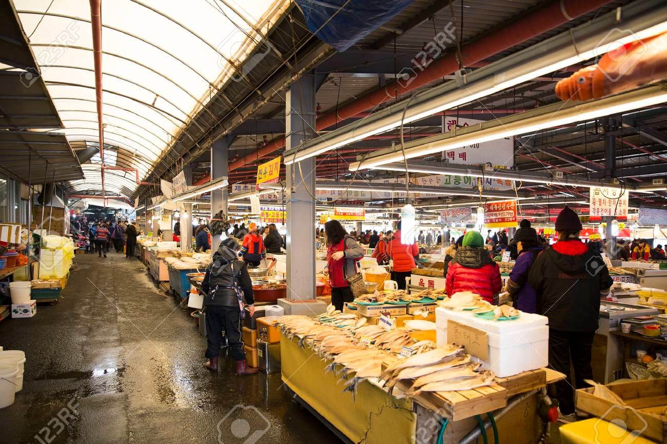 소상공인&middot;자영업자 재기를 돕는 새출발기금 활용 방안을 소개하는 썸네일입니다.
