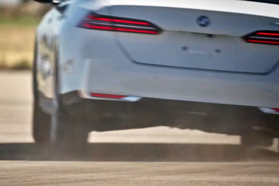 기아 'K5 GT'와 BMW '530i' 대결 (출처 : 기아 아메리카 유튜브 채널)