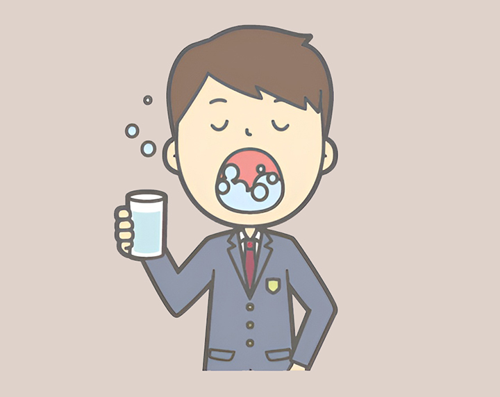 염수로-가글하는-남성