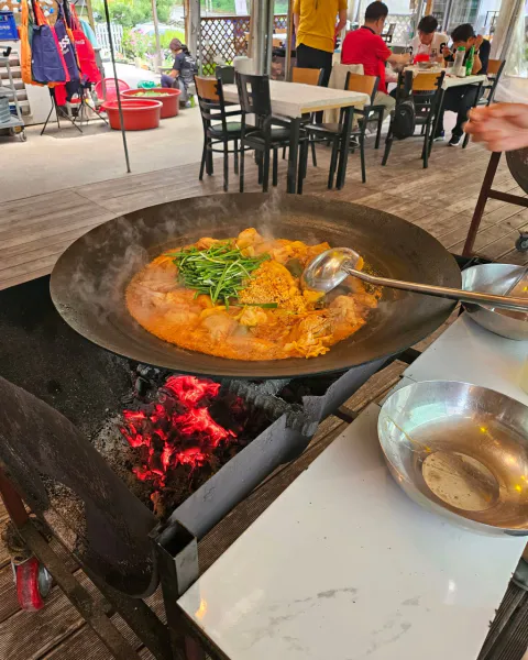 생생정보 대결 맛 대 맛 솥뚜껑 닭볶음탕 vs 솥뚜껑 삼겹살