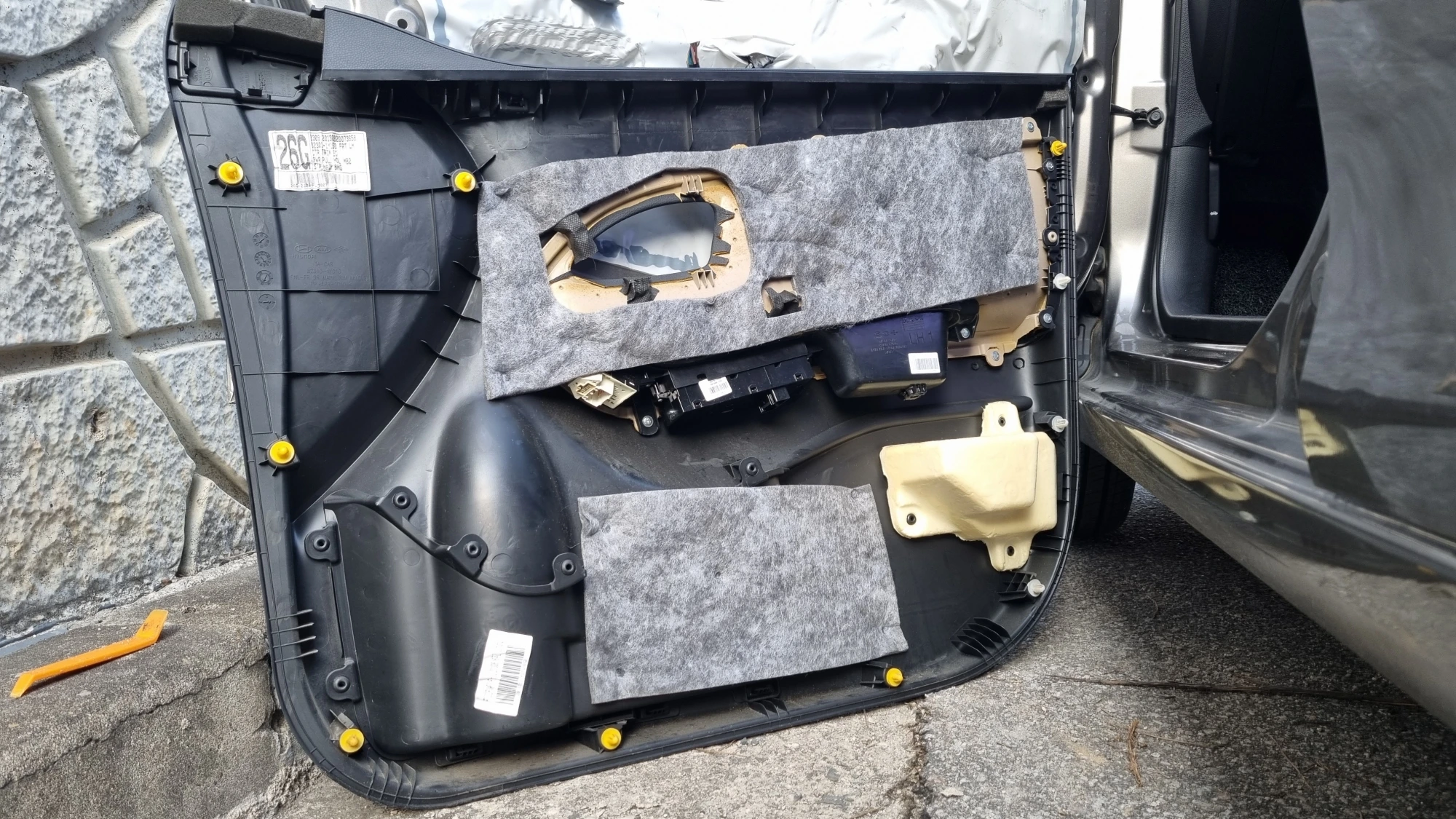 도어트림 고정 장치 위치