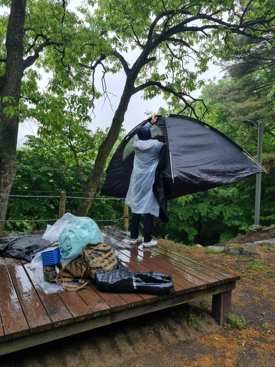 비오는 함허동천 데크