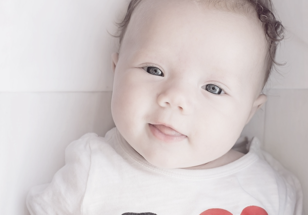 옹알이에서 첫 마디까지, 아기의 언어 발달 과정 – 언제부터 말문이 트이고 어떤 말을 먼저 할까?