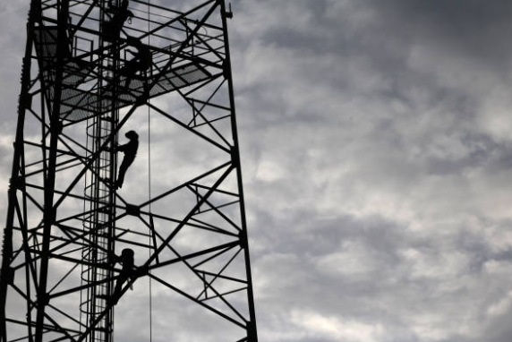 고소작업(높은 곳에서의 작업) 시 안전 규정과 필수 장비