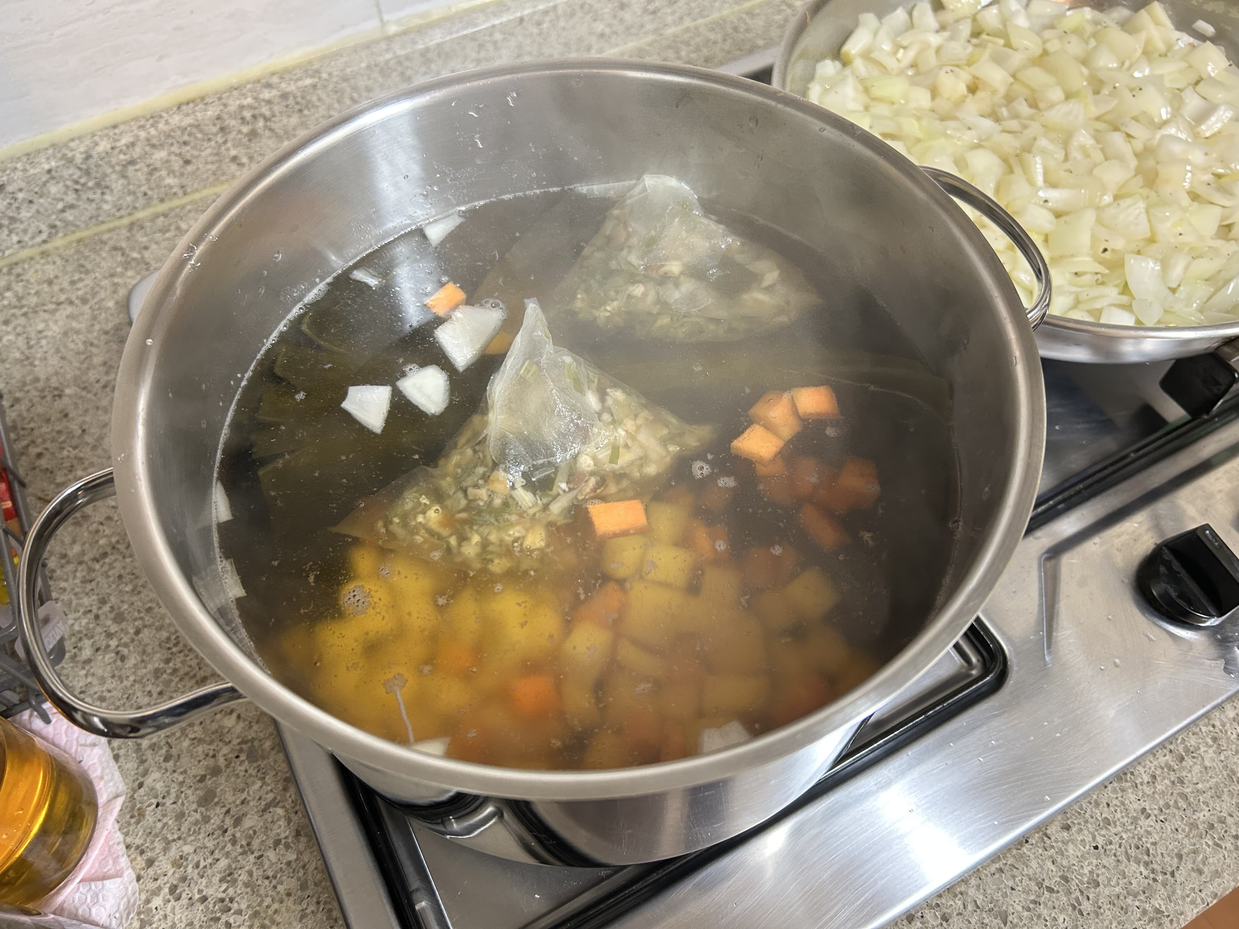 [chef&amp;#44; Daddy] 채수로 끓여 감칠맛 두 배! 스팸 카레 만드는 법 (돈까스 토핑까지)