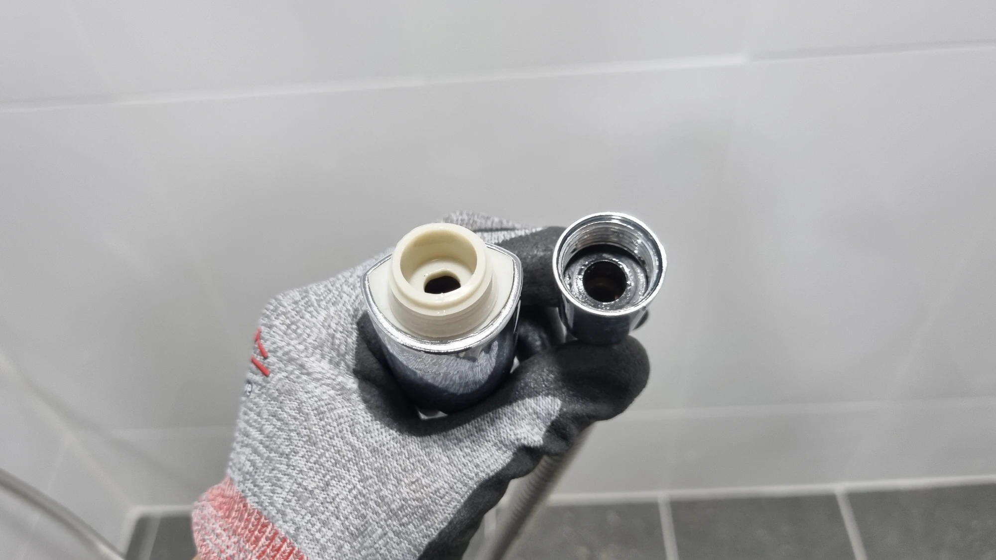 샤워헤드 연결 부위