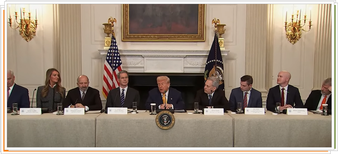 크립토 서밋에서 모두 발언하는 트럼프