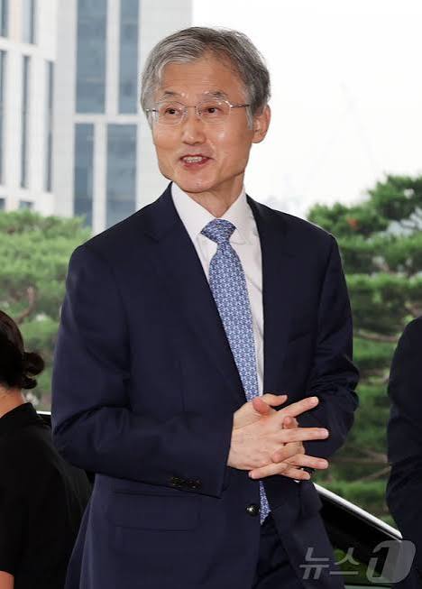 출근하는 조희대 대법원장