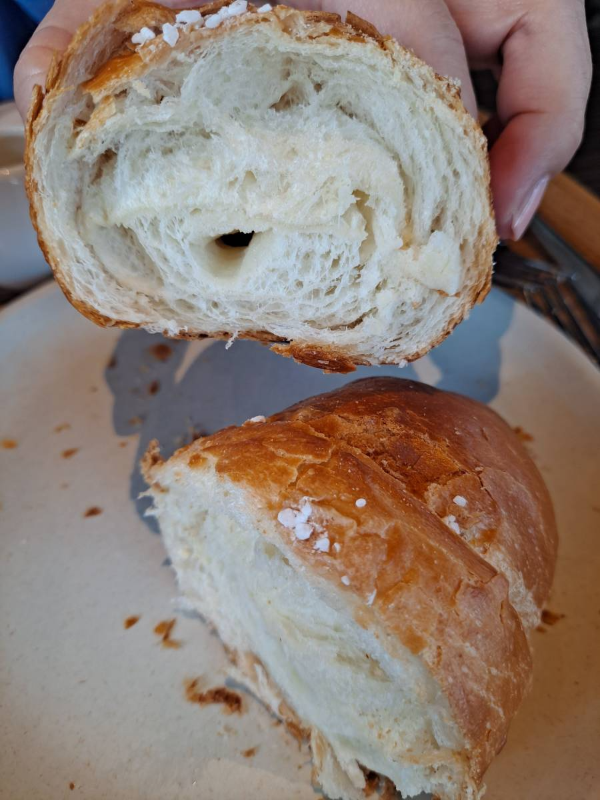 랑데자뷰 소금빵 반커팅