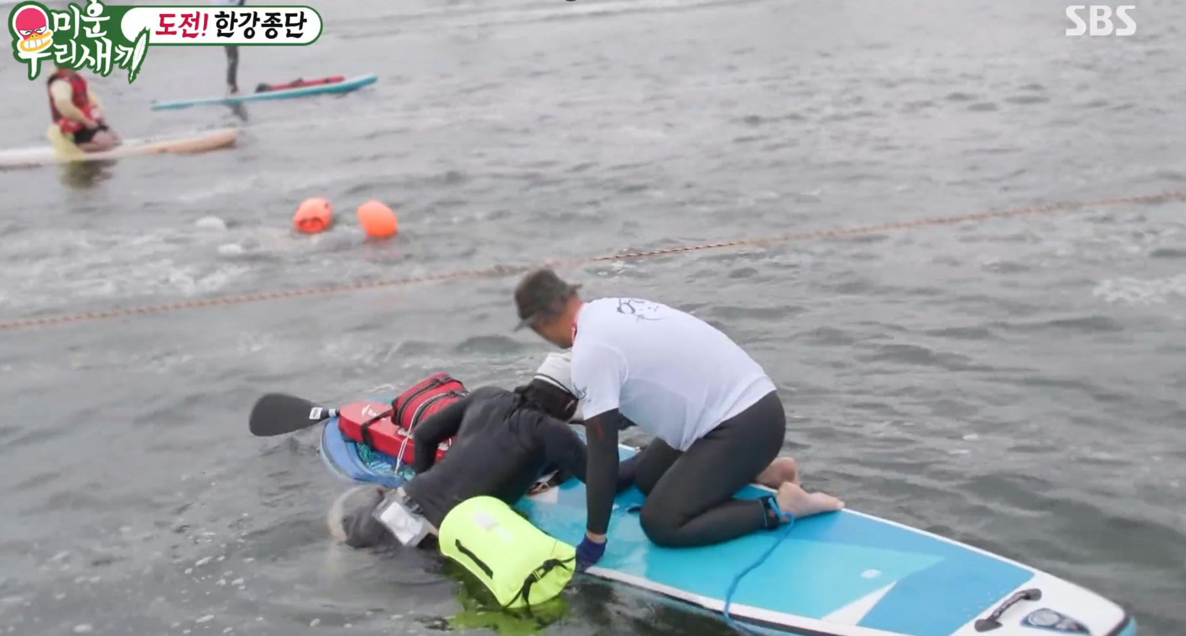 미우새 한강 수영 챌린지 참여 김희철 보트타는 장면