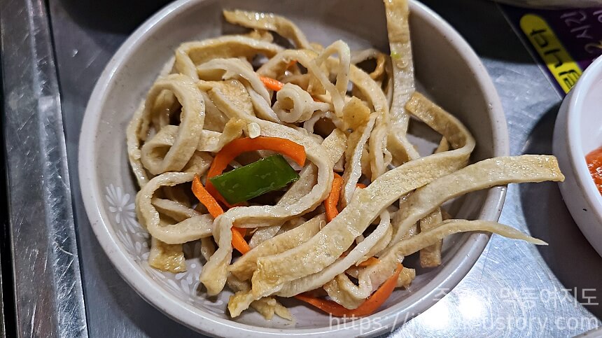 불타는-주먹다짐-밑반찬-어묵