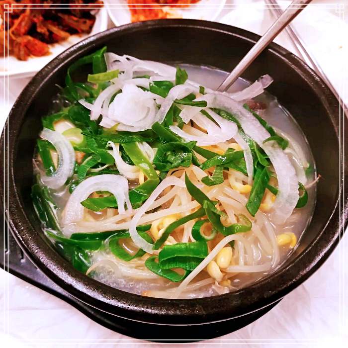 생방송 오늘저녁 순천 웃장국밥거리 1+1 맛집, 9천원, 배춧잎 수육 한 접시 서비스, 순대국밥 맛집