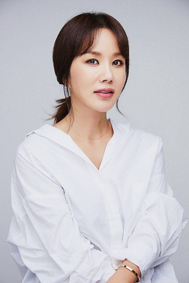 가수-겸-배우-엄정화