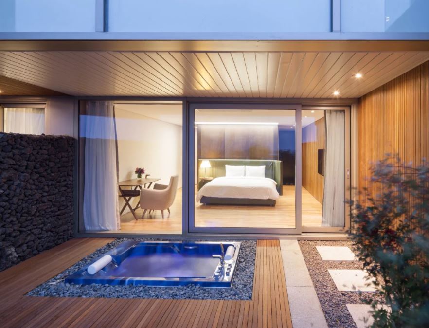 Bayhill Pool & Villa