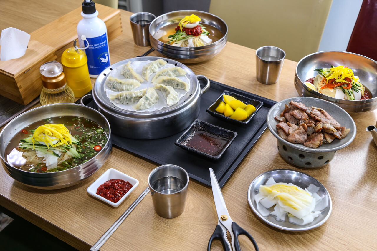 생방송투데이 3784회 한우물의 법칙 경주 전통 밀면 전문점 맛집 불국사밀면 (밀면 연탄불고기 맛집)