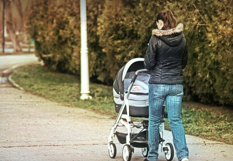 2025년 신생아 유모차 트렌드 관련 사진