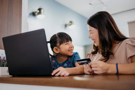 “카드는 나중에 갚기로 한 돈이야”