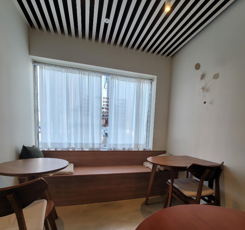 구산역 열린 카페 내부