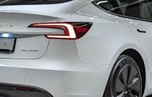 테슬라 뒷 모습2