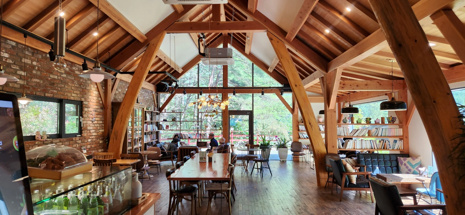 정선 브런치 맛집. 카페 아라미스의 쾌적한 내부