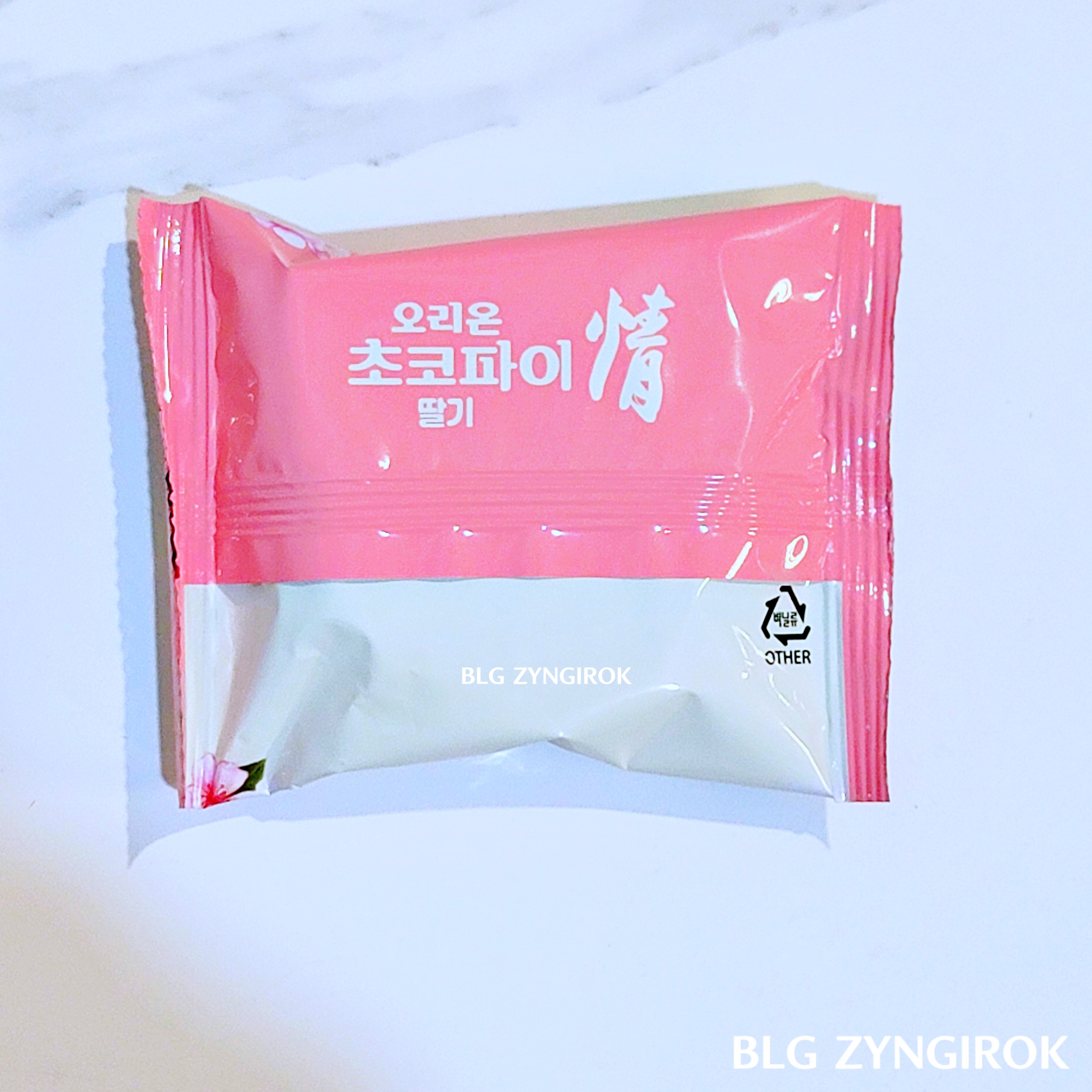 오리온 안녕 봄 한정판 - 초코파이 딸기 낱개 후면 포장 모습이다.