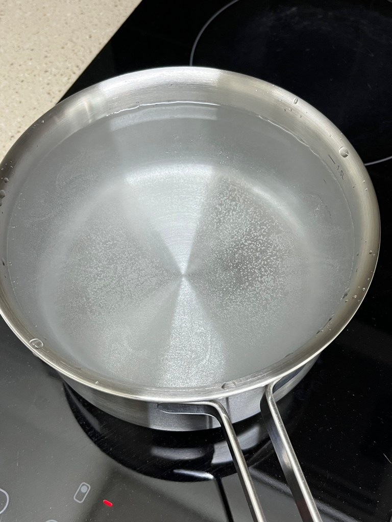 옥수수 삶을 물 준비하기