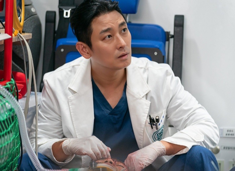 백강혁 (주지훈)