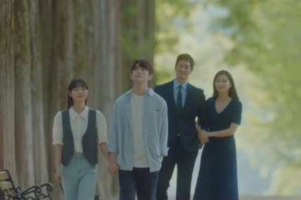 이해하려 애쓰지 않아도 되는 연출 방식