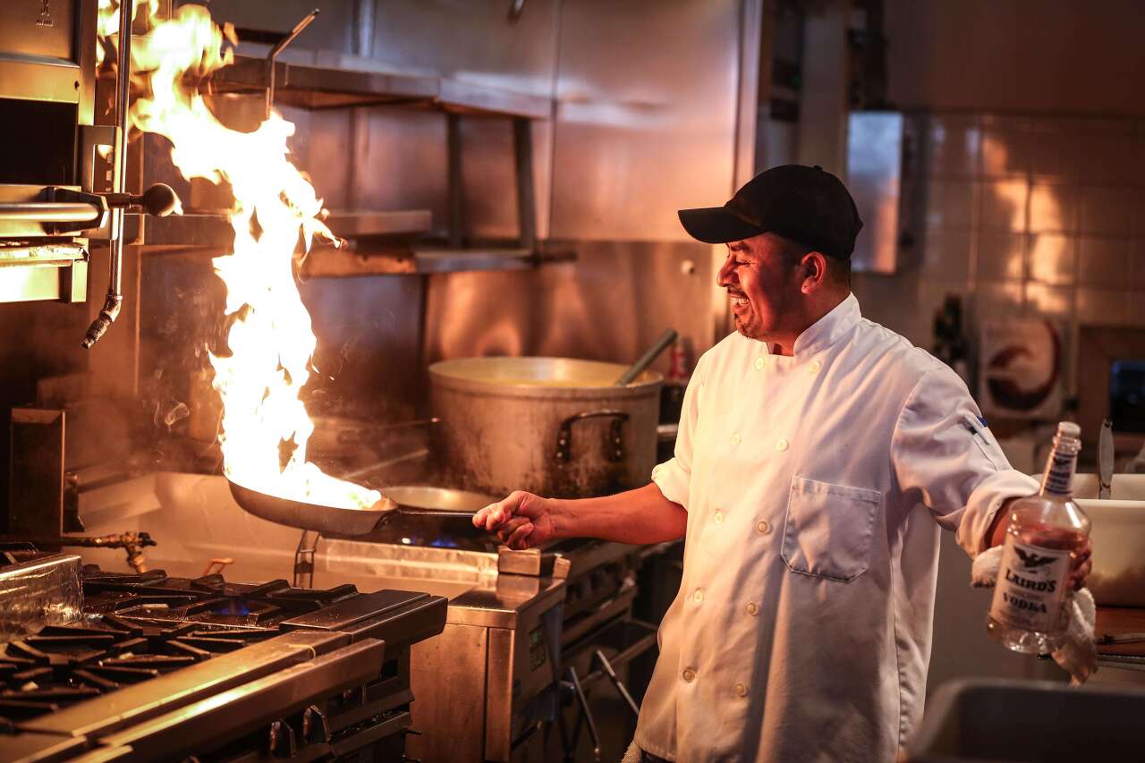 불맛을 내는 방법 중 하나라고 알려진 플람베(Flambe)