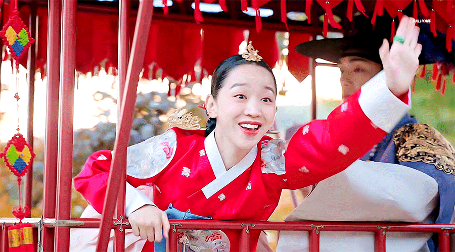 인사하는-한복입은-여자-철인왕후