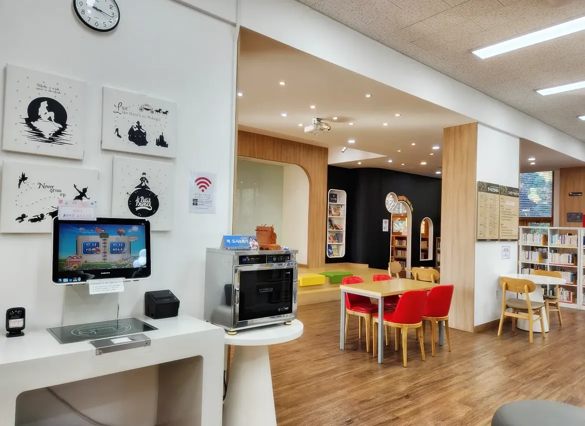 평생학습북카페-내부-검색코너