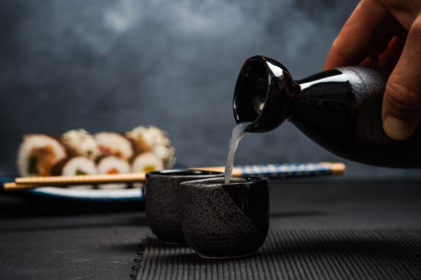 사케와 최고의 안주 조합 – 완벽한 페어링 가이드