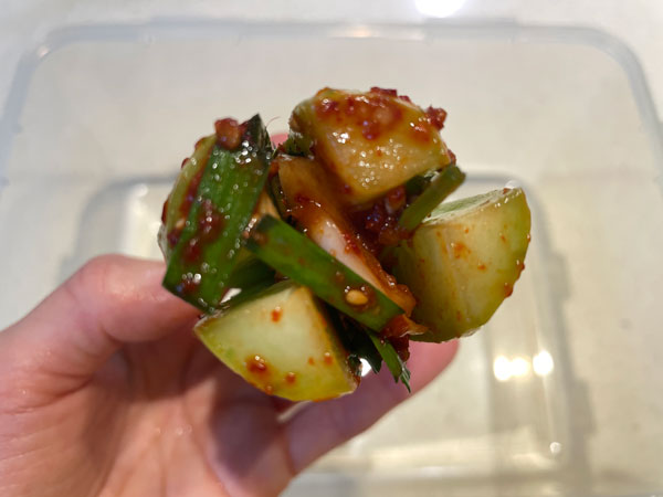 오이소박이 맛있게 담그는법 - 소 채우기