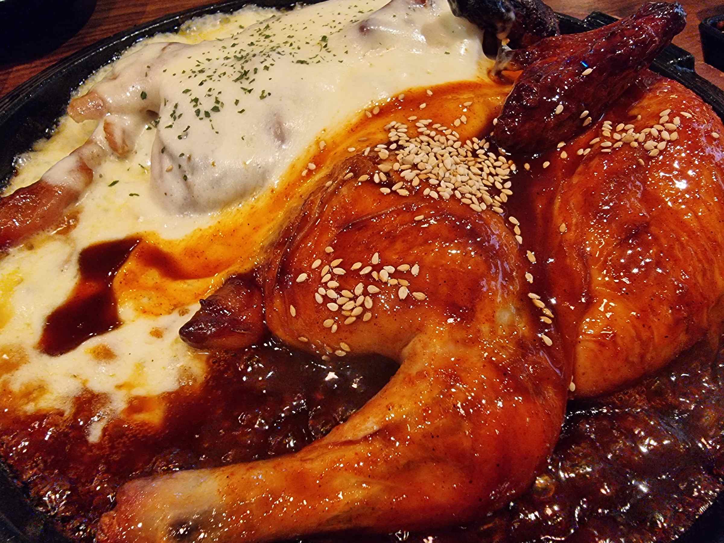 통닭 밑에 누룽지가 있어요!