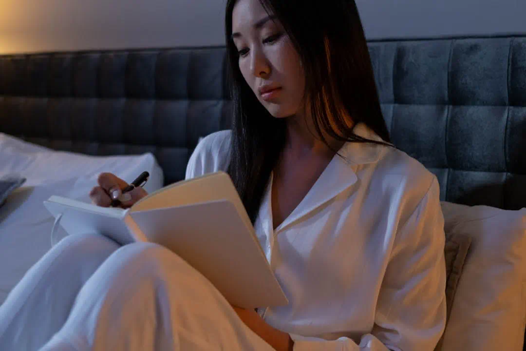 불면증을 겪고있는 여성2