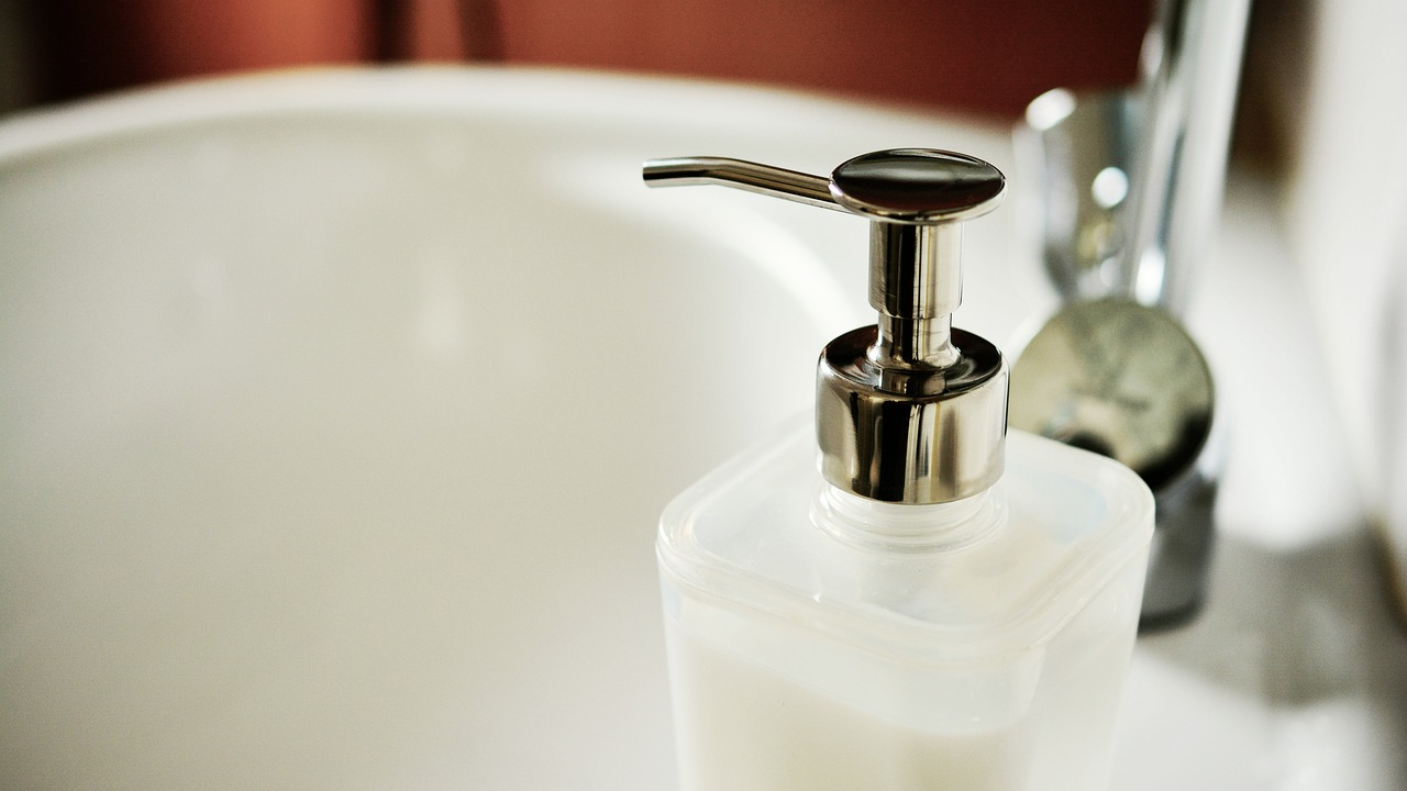 모공각화증 예방을 위한 정기적인 각질제거의 중요성