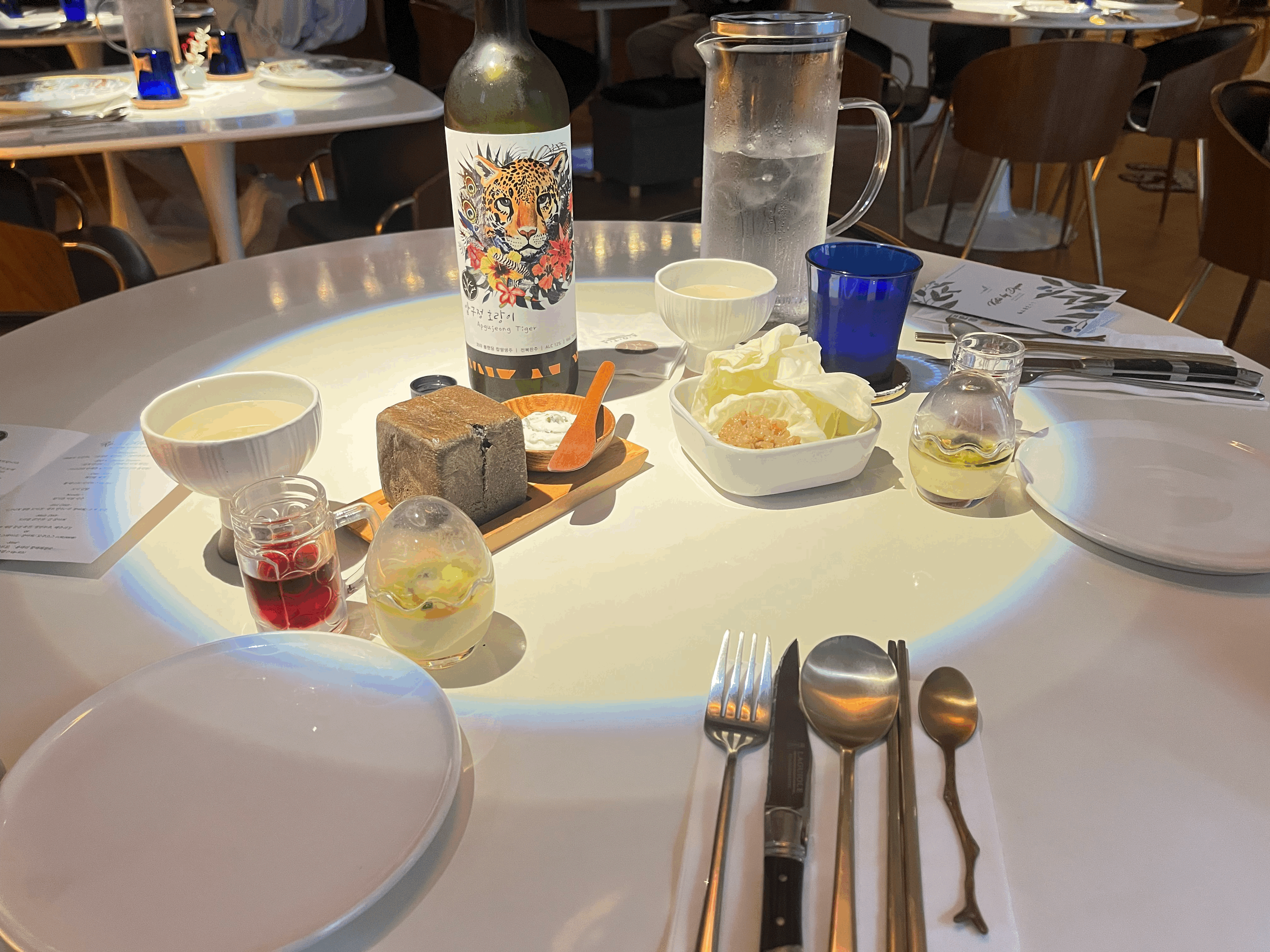 코타바이뎐-테이블