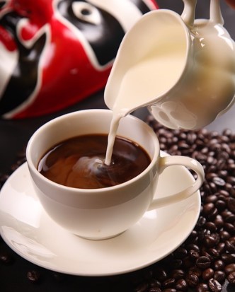 커피 하루 두 잔&amp;#44; 여성 인지 기능&middot;신체 건강에 &lsquo;효자&rsquo;