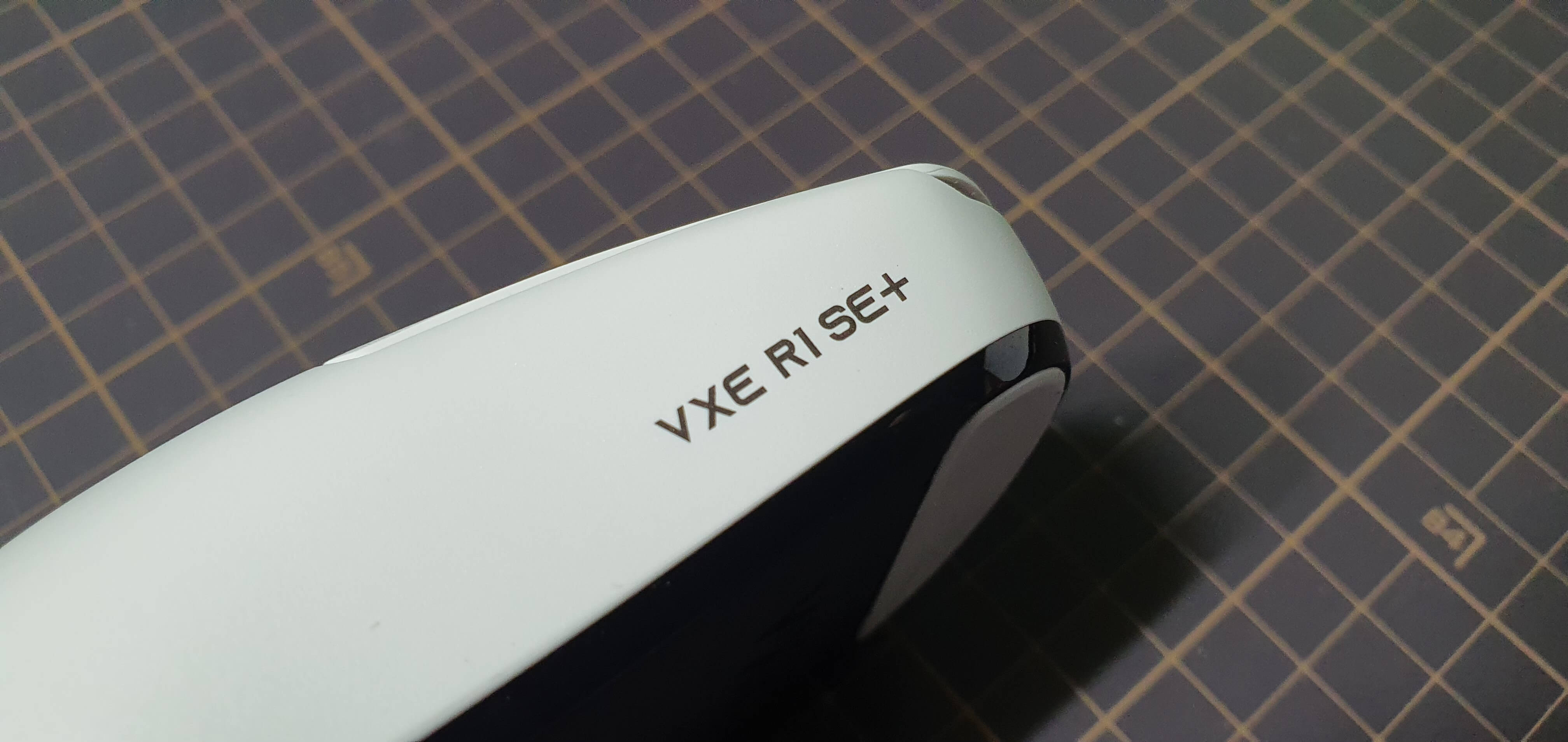 VXE-R1-SE-PLUS-후기-리뷰-옆면-디자인이미지