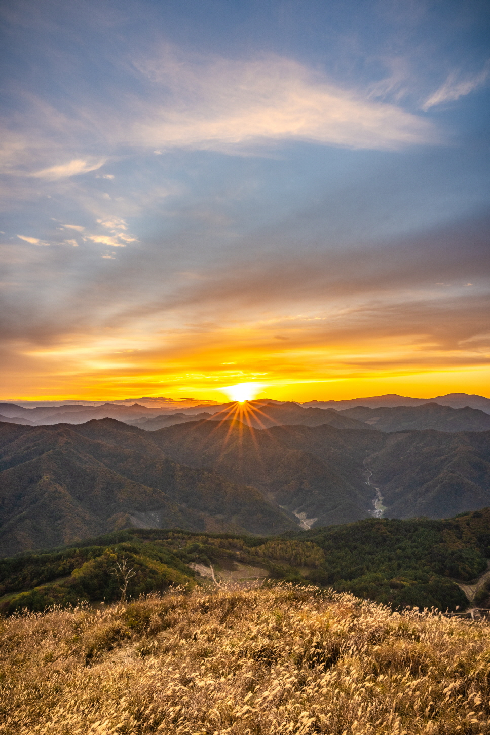 강원도 정선 민둥산에서 바라본 일출