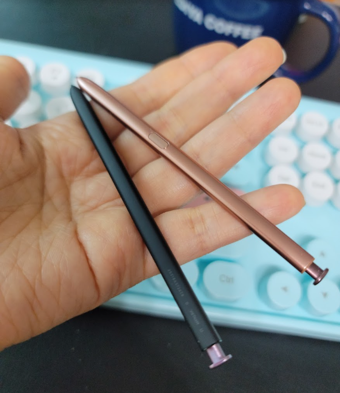 노트 20용 S펜과 S23 울트라용 S펜 비교