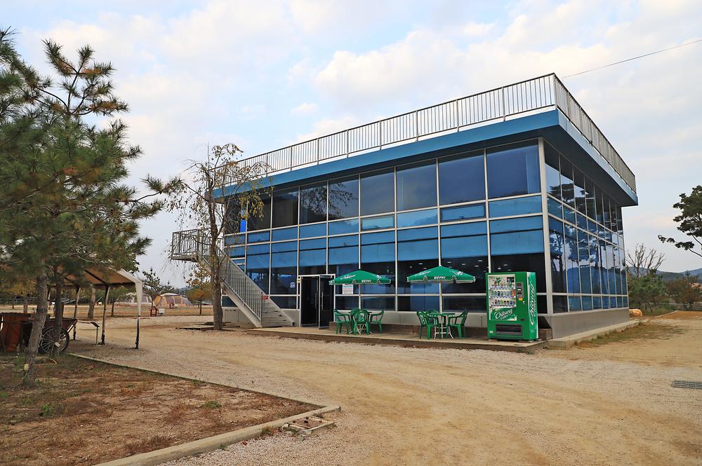 연천 알멕스랜드캠핑장. 경기도 연천군 왕징면 왕산로 218번길 25-100