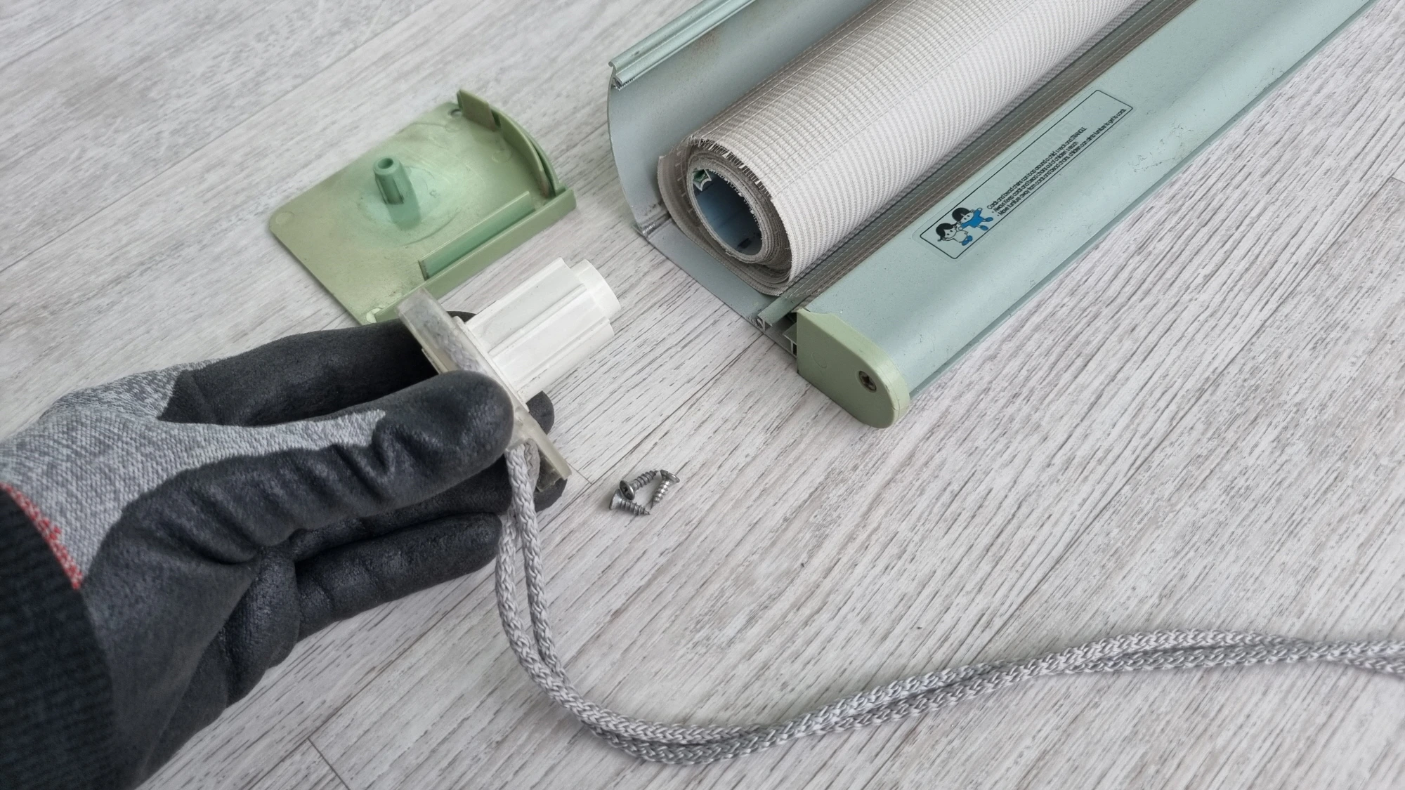 블라인드 줄 뺀 모습