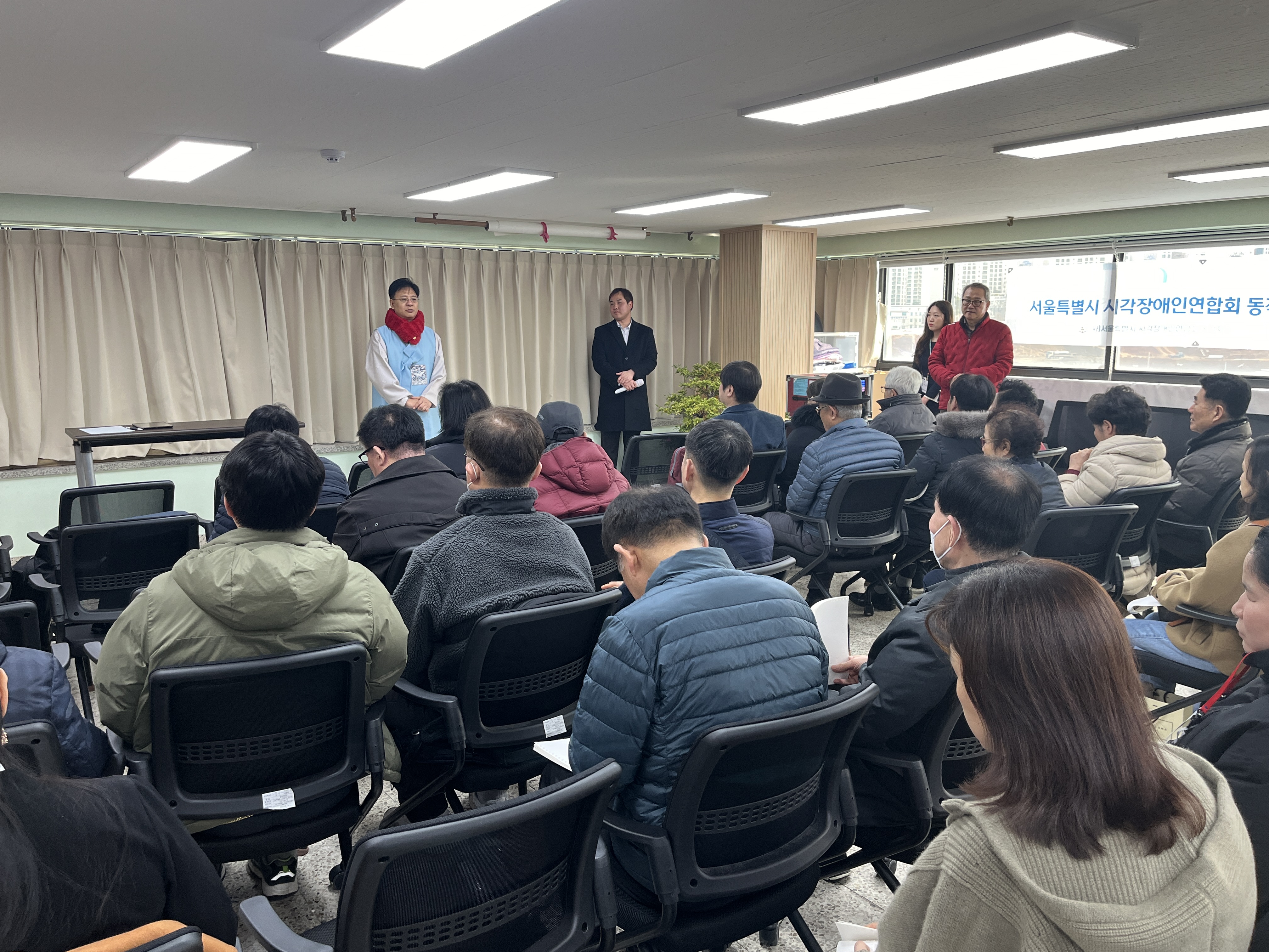 이미지설명: 격려의 말씀을 전하는 동작갑 장진영 예비후보의 모습