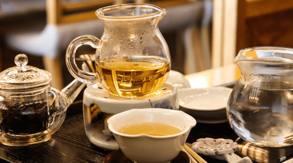 같은 차인데 맛이 다른 이유, 티팟에 우려낸 차 와 찻잔