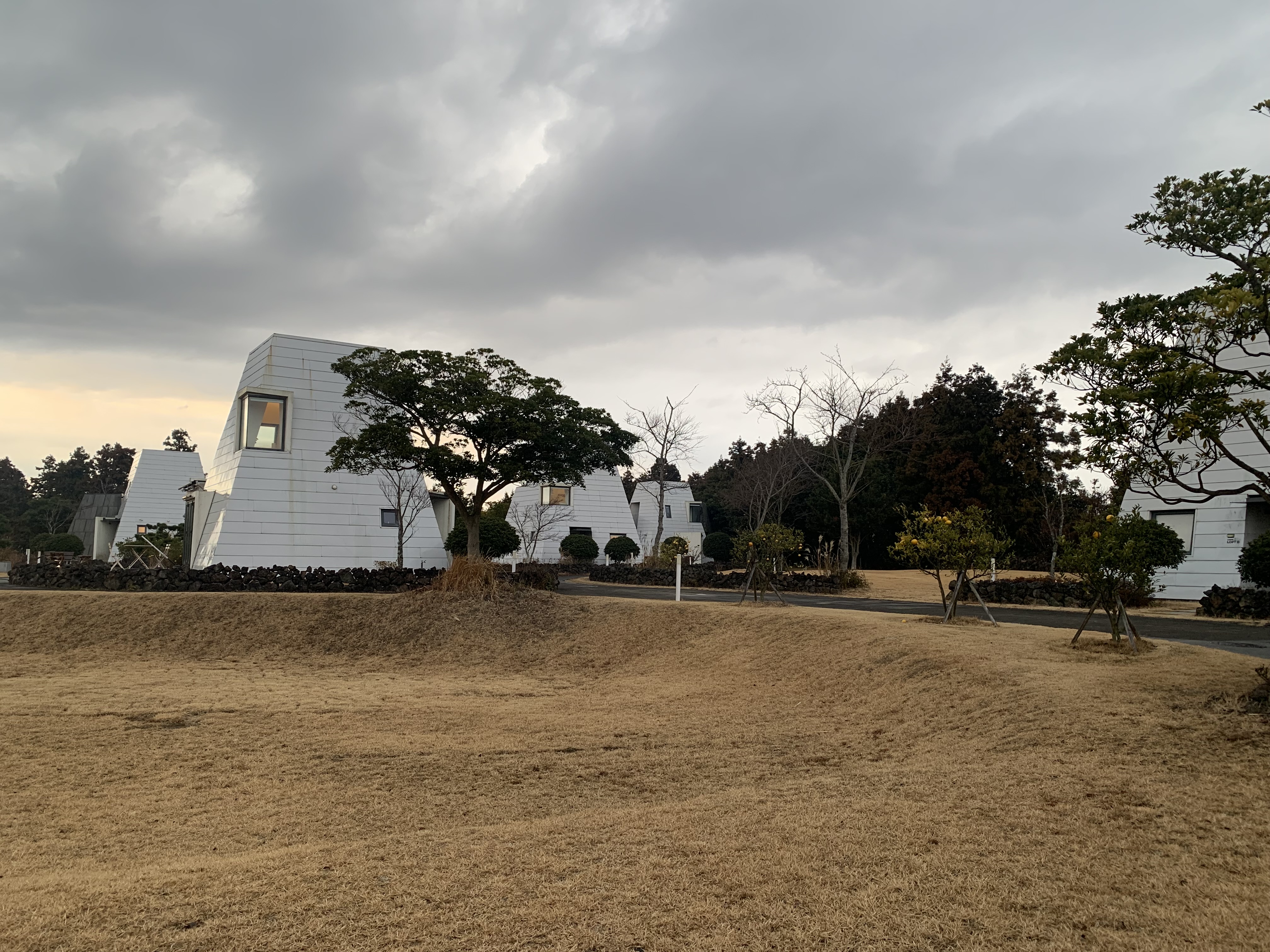 제주도에서 찾은 감성 글램핑 숙소 어라운드폴리 리뷰 - 겨울 에어스트림 숙박 후기